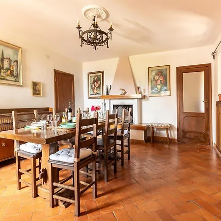 House In Tuscany Near Of Art
